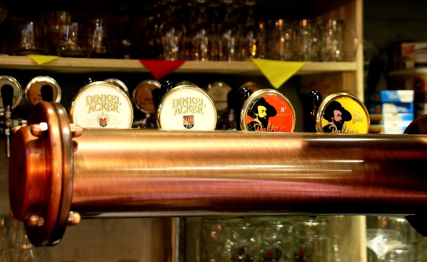 birra dinkelacker birra alla spina a colori all'enoteca fiordigusto, volla, napoli