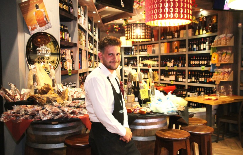 gennaro di stadio, caposala all'enoteca fiordigusto, volla, napoli