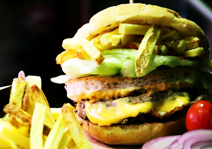 panino spaccamandibola con carne di maialino nero all'enoteca fiordigusto, volla, napoli