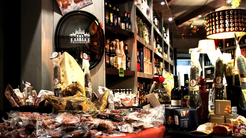 salumi, formaggi e vino all'enoteca fiodigusto, volla ,Napoli